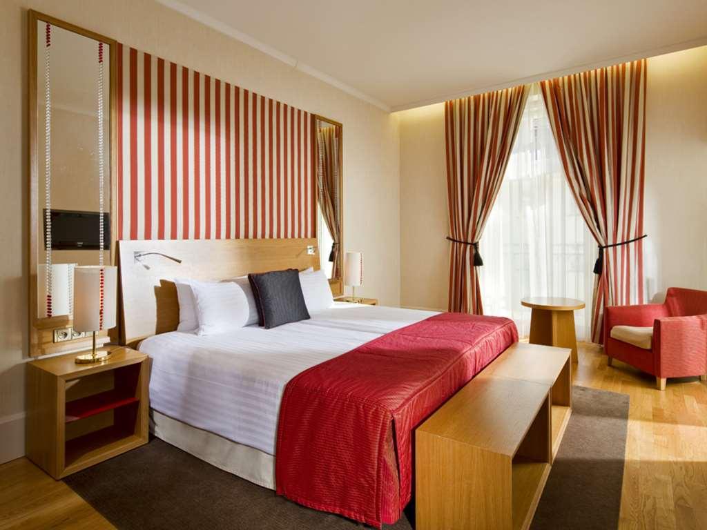 Mamaison Hotel Riverside Prague Room photo A bedroom at the hotel