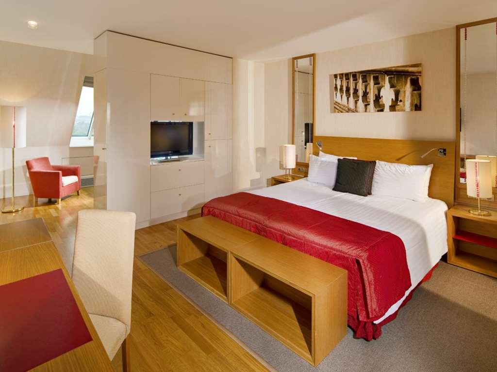 Mamaison Hotel Riverside Prague Room photo A bedroom at the hotel