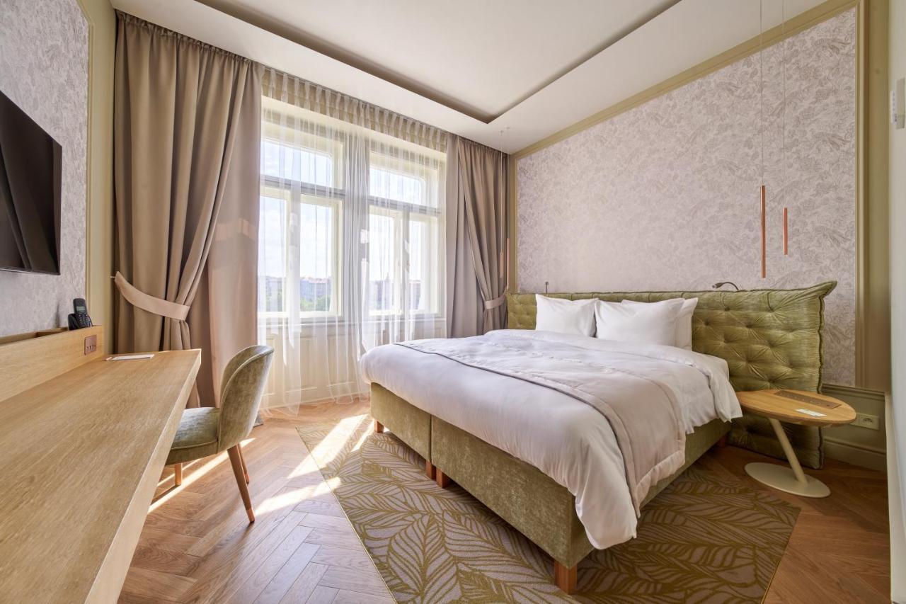Mamaison Hotel Riverside Prague Exterior photo A room at the hotel