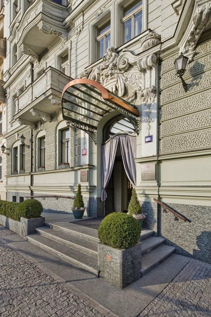 Mamaison Hotel Riverside Prague Exterior photo Entrance of the hotel